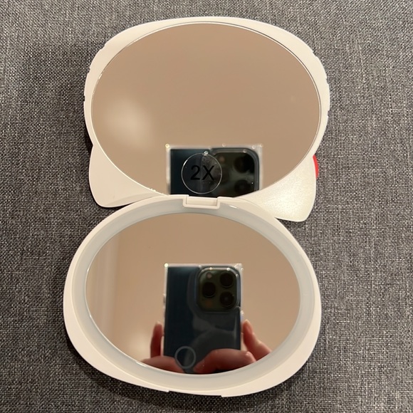 Hello Kitty Kawaii compact mirror new in box - Picture 5 of 5